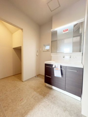 ���ʑ�E���ʏ��@�����ʒE�ߎ����Ǝ������ɔz���������ʃX�y�[�X�������g�x�x���X���[�Y�ɍs���܂���