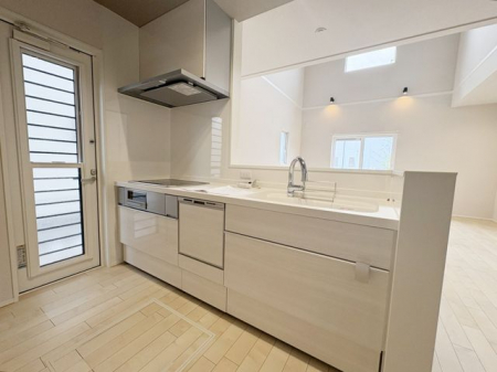 �L�b�`���@���L�b�`�������r���O�����n����ΖʃL�b�`����Ƒ��Ɖ�b���y���݂Ȃ��痿���ł��܂���