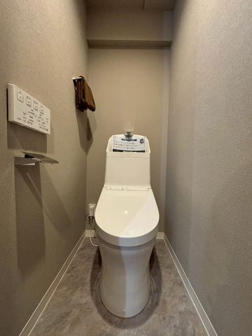 �����������s������J1���ڂ̒��Ã}���V�����̃g�C��