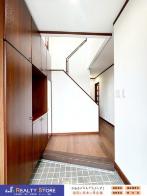 ���ց@�y���ցz�X�^�C���b�V���ȃf�U�C���̌��ց�V���[�Y�{�b�N�X�����Ă���̂ŁA���ւ��X�b�L���Еt���܂���