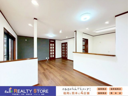 ���r���O�@�y�����̋�ԁz���r���O�͉Ƒ��S���̏W�܂�e���̏�A���̏ꏊ��ʂ��ĉƑ��̊y������b���������Ă������ȃ��r���O�ł��ˁ�