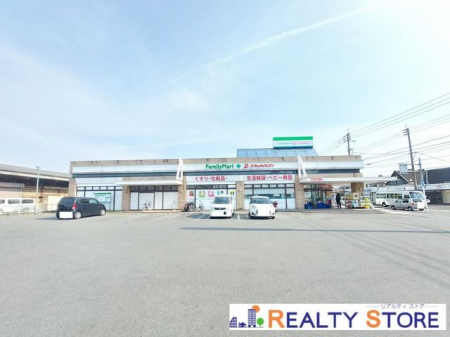 ���ӊ��@�t�@�~���[�}�[�g�{�h���b�O�C���u���u�ƓX �k��12���B 850m