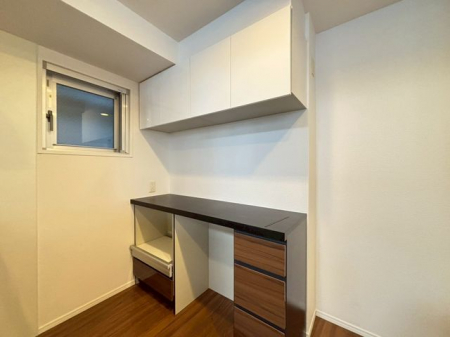 �L�b�`���@����Ɗ������J�b�v�{�[�h�t����