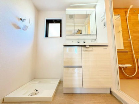 ���ʑ�E���ʏ��@�O�ʋ��̗������[�ɂȂ��Ă���̂ŁA���ʑ������X�b�L���Еt���܂���
