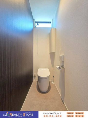 �g�C���@�^���N���X�ŉ������֍��̃g�C���ƁA�_�[�N�u���E���̃A�N�Z���g�N���X�ŃX�^�C���b�V���Ȏ�����