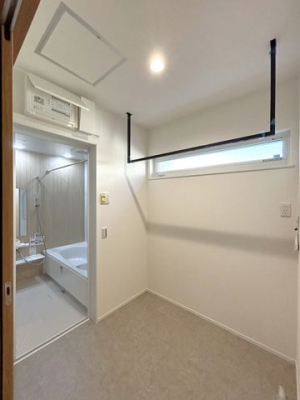 ̑@EߎXy[Xł󂪃X[Yɍs܂