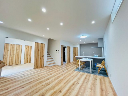 rO@rO20̂ƂԁœǍDؖڒ̃t[O𖾂邭oĂ܂