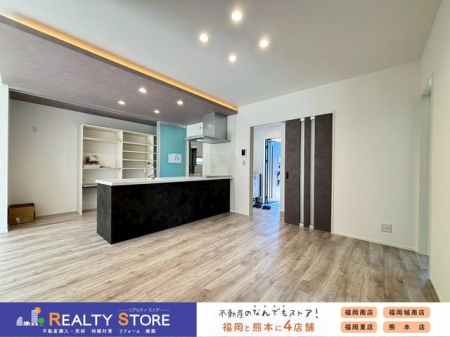 rO@rOrO炨݂̏Ί炪XeLԁVŉƋCeAIтÿ݂ł