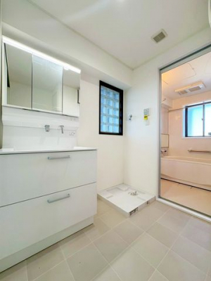 ʑEʏ@̗[ɂȂĂ̂ŁAʑXbLЕt܂