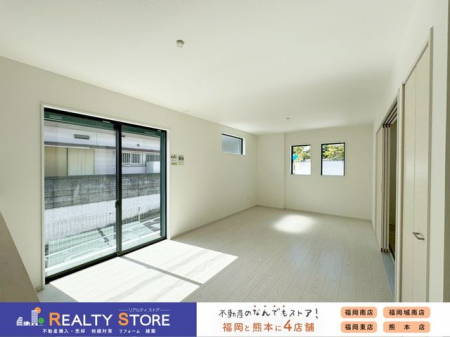 rO@rOrO炨݂̏Ί炪XeLԁVŉƋCeAIтÿ݂ł