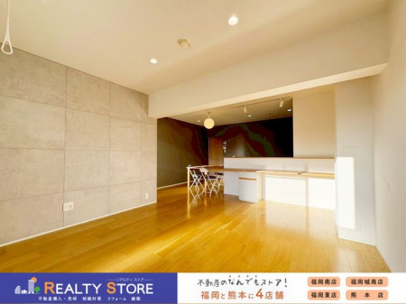 rO@17̂Ƃ肠LDKRN[g̃ANZgNXŃVbNȕ͋CɁ