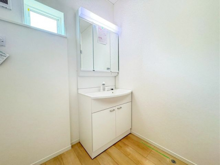 ʑEʏ@̗[ɂȂĂ̂ŁAʑXbLЕt܂