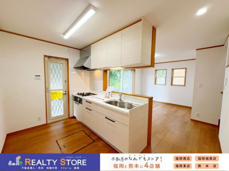 rO@rOrO炨݂̏Ί炪XeLԁVŉƋCeAIтÿ݂ł