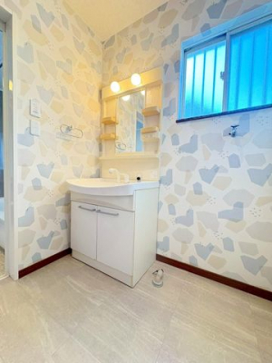 ʑEʏ@Ƃ̂ʒEߏ_炩F̃NXłAbvł