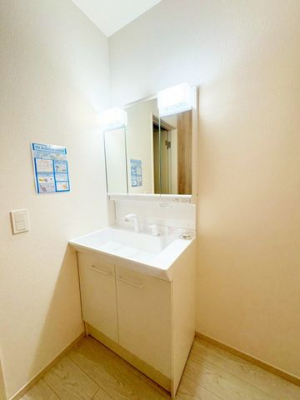 ʑEʏ@̗[ɂȂĂ̂ŁAʑXbLЕt܂