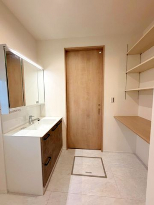 ʑEʏ@ʎCł鏬tƎƂ₷L܂