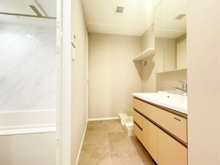 ʑEʏ@Ƃ̂Xy[Xŏo₷ʒEߏł