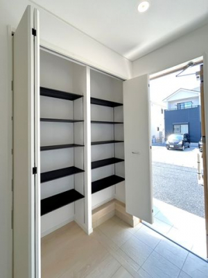 ���[�@���V���[�Y�{�b�N�X���������߂̂ł���֗��ȉ��I�t����U�炩�肪���Ȍ��ւ��X�b�L���Еt���܂���