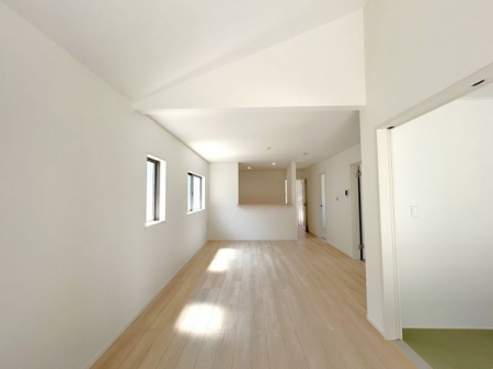 ���r���O�@�����r���O���Ƌ��u���Ă���Ƃ�̍L������z�V��ŊJ��������18.5���̃��r���O��