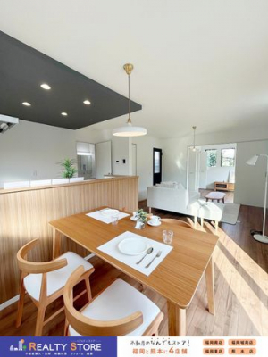 ���r���O�@�y�����̋�ԁz���r���O�͉Ƒ��S���̏W�܂�e���̏�A���̏ꏊ��ʂ��ĉƑ��̊y������b���������Ă������ȃ��r���O�ł��ˁ�