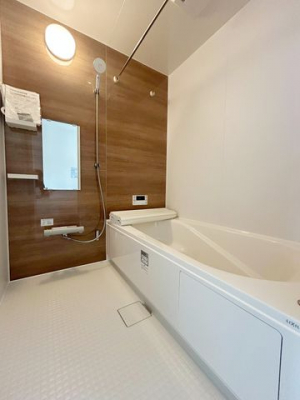 �����@�y���j�b�g�o�X�z�������Ƃ���1�؃^�C�v�̃��j�b�g�o�X������L�΂���1���̔�������o�X�^�C����