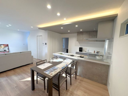 ���r���O�@�����r���O���Ƌ��u���Ă���Ƃ�̍L����18.1���̍L�X�Ƃ������r���O��