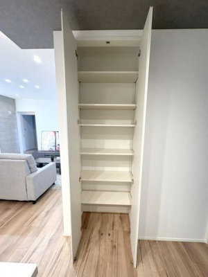 ���[�@���p���g���[���o�Ԃ̏��Ȃ��L�b�`���Ɠd��A�����₨�āA�H���̔��~�Ȃǂ������Ղ���[��U�炩�肪���ȃL�b�`�����������肳���Ă������������[�X�y�[�X�ł��I