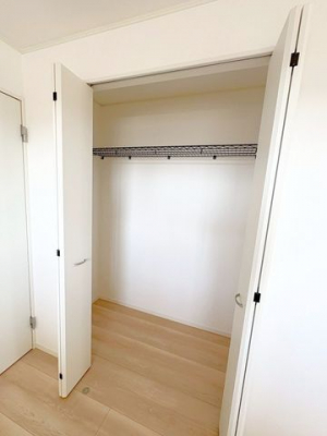 ���[�@���N���[�[�b�g(6���m��)���e�ʑ傫�߂Ȃ̂ŁA����������������Еt���܂���