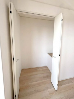 ���[�@���N���[�[�b�g(����6���m��)���e�ʑ傫�߂Ȃ̂ŁA����������������Еt���܂���