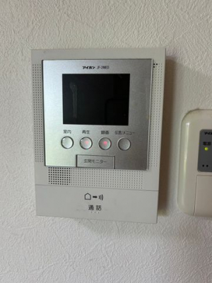 ���̑����ρ@�yTV���j�^�[�t�C���^�[�z���z���ⓖ����O�̐ݔ��ł����A���q�l�̗���Ԏ��ɂ��d�󂷂�K�{�h�ƃA�C�e���ł��B���璆�ɒN���K�˂Ă����̂����m�F�ł��܂����A�ݑ���u��������S�v�������ɂ���܂��B