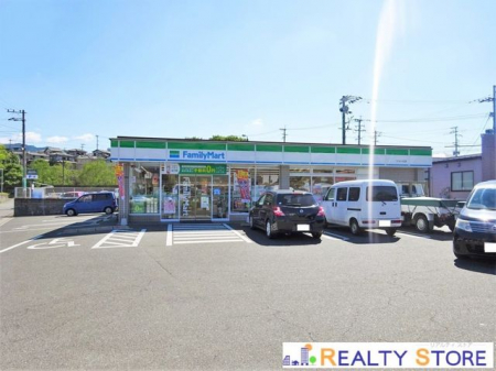 ���ӊ��@�t�@�~���[�}�[�g���P�u�X �k��12���B 800m