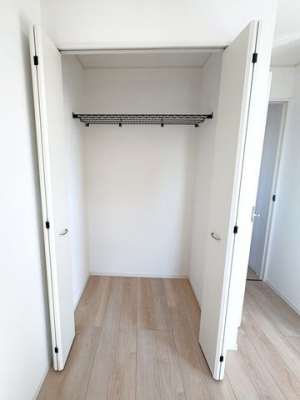 ���[�@���N���[�[�b�g(5.7���m��)���e�ʑ傫�߂Ȃ̂ŁA����������������Еt���܂���