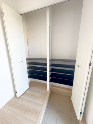 ���[�@���V���[�Y�{�b�N�X���������߂̂ł���֗��ȉ��I�t����U�炩�肪���Ȍ��ւ��X�b�L���Еt���܂���