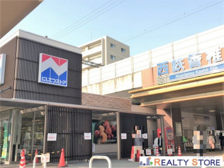 ���ӊ��@�ɂ��ĂX�g�A���œX �k��12���B 900m