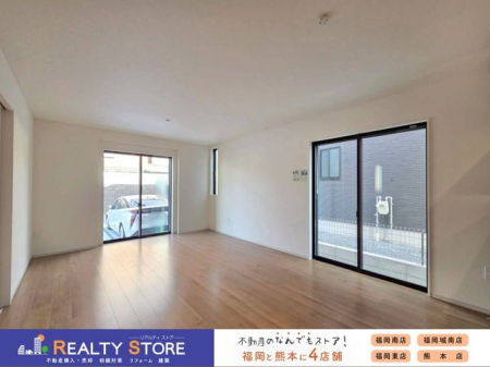 ���r���O�@�y�����̋�ԁz���r���O�͉Ƒ��S���̏W�܂�e���̏�A���̏ꏊ��ʂ��ĉƑ��̊y������b���������Ă������ȃ��r���O�ł��ˁ�