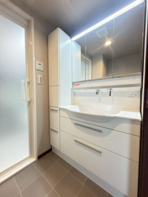 ���ʑ�E���ʏ��@�y���ʉ��ϑ�z�l�C�̎O�ʋ��h���b�T�[�^�C�v�􋾗��ɂ͕֗��Ȏ��[�X�y�[�X��