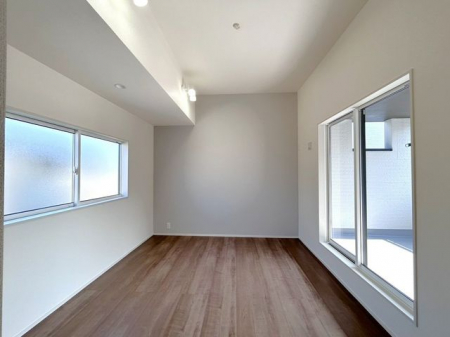 �Q���@��7���m����3�ʍ̌��Ŗ��邢��������o���R�j�[�ɖʂ������邢�̂Ŏ�Q���ɂ������߂ł���