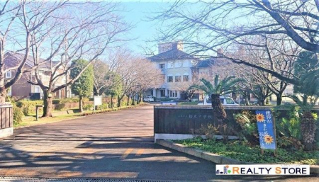 ���ӊ��@�F�{�s�����ؒ��w�Z �k��9���B 700m