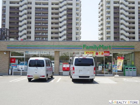 ���ӊ��@�t�@�~���[�}�[�g�������ŏƗt�l���ړX �k��8���B 570m