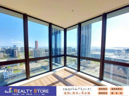 ���r���O�@�y���r���O�z������V��܂ł̃��C�h�T�b�V�����ݏo�����|�I�ȍ̌��ƊJ�����B�����̕�炵�ɁA���������N��̐S�n�悳���B