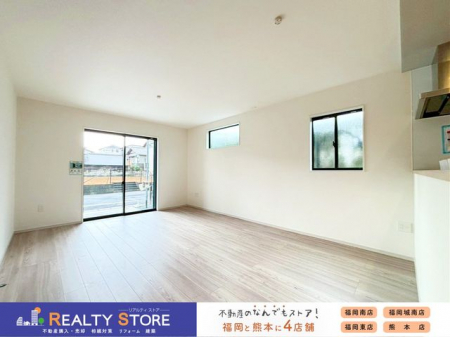 ���r���O�@�����r���O���V�����ŉƋ��C���e���A�I�т��y���݂̈�ł���