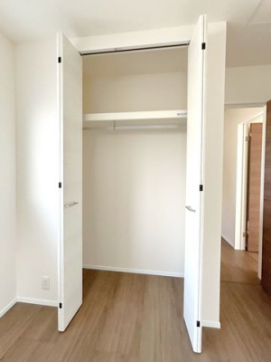 ���[�@���N���[�[�b�g(�k��5.34���m��)���e�ʑ傫�߂Ȃ̂ŁA����������������Еt���܂���