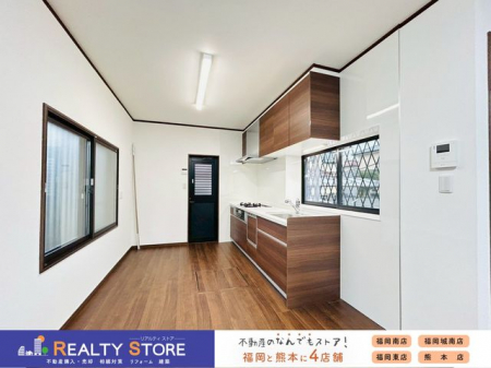 ���r���O�@�����r���O���V�����ŉƋ��C���e���A�I�т��y���݂̈�ł���