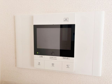 ���̑����ρ@�yTV���j�^�[�t�C���^�[�z���z���ⓖ����O�̐ݔ��ł����A���q�l�̗���Ԏ��ɂ��d�󂷂�K�{�h�ƃA�C�e���ł��B���璆�ɒN���K�˂Ă����̂����m�F�ł��܂����A�ݑ���u��������S�v�������ɂ���܂��B