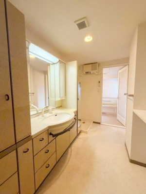 ���ʑ�E���ʏ��@�y���ʉ��ϑ�z�z�e�����C�N�ȃf�U�C���̐��ʉ��ϑ��