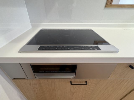 �@��IH�N�b�L���O�q�[�^�[���������ڂ�̂��|�������������ȒP���Y��ȃL�b�`����ۂĂ�IH�N�b�L���O�q�[�^�[��΂��g��Ȃ��̂ŉΎ��̐S�z������܂���