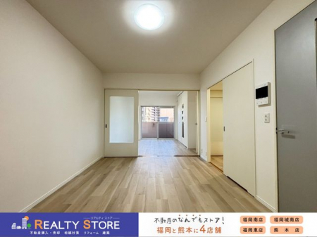 ���r���O�@�����r���O���V�����ŉƋ��C���e���A�I�т��y���݂̈�ł���