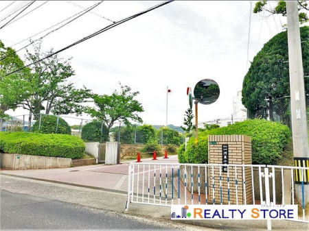 ���ӊ��@�@���s���͓����w�Z �k��13���B 900m