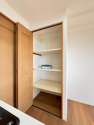 ���[�@���p���g���[�����p�i��H�i�X�g�b�N�Ȃǂ̕ۊǏꏊ�ɕ֗��ȃX�y�[�X��