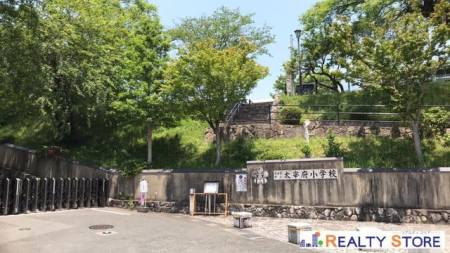 ���ӊ��@���ɕ{�s�����ɕ{���w�Z �k��21���B 1500m